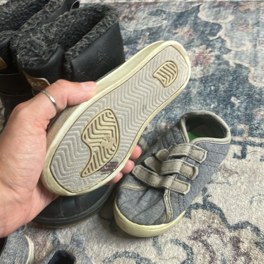 Toddler size 9 shoe lot - Picture 6 of 6